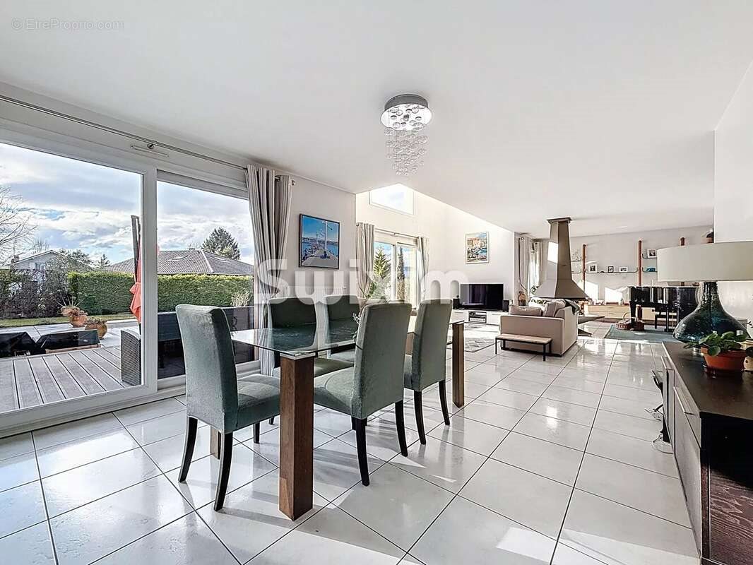 Maison à vendre, 215m², Messery