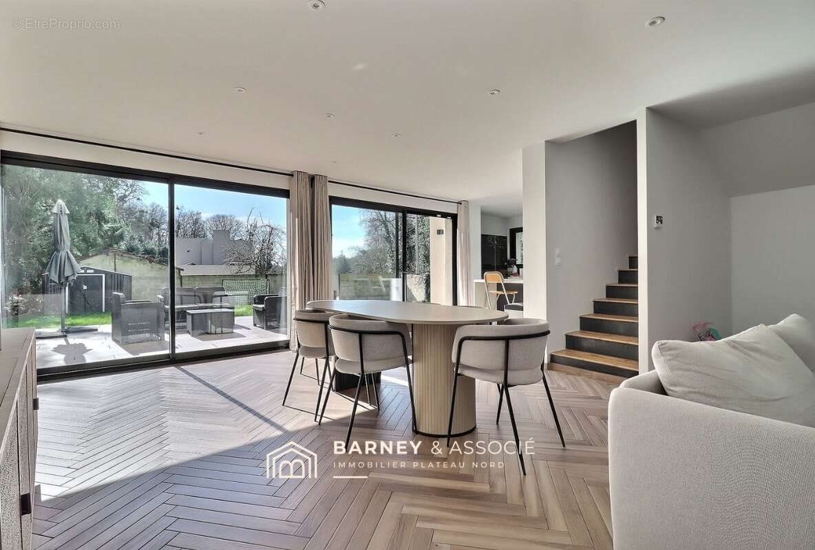 Maison à vendre, 220m², Mont-Saint-Aignan