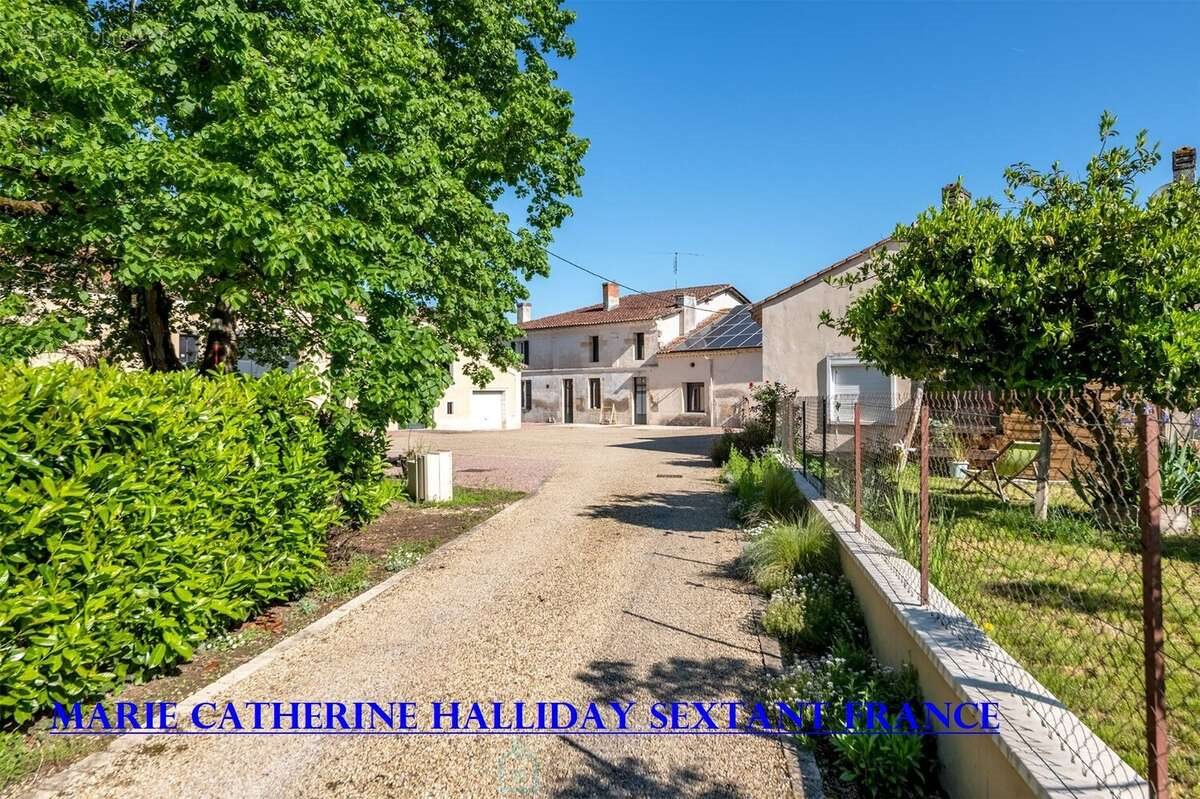 Maison à vendre, 1180m², Montpon-Ménestérol