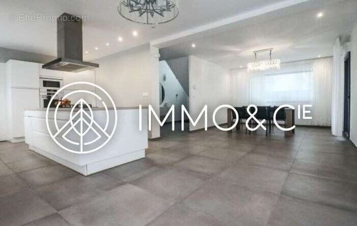 Maison à vendre, 260m², Lesquin