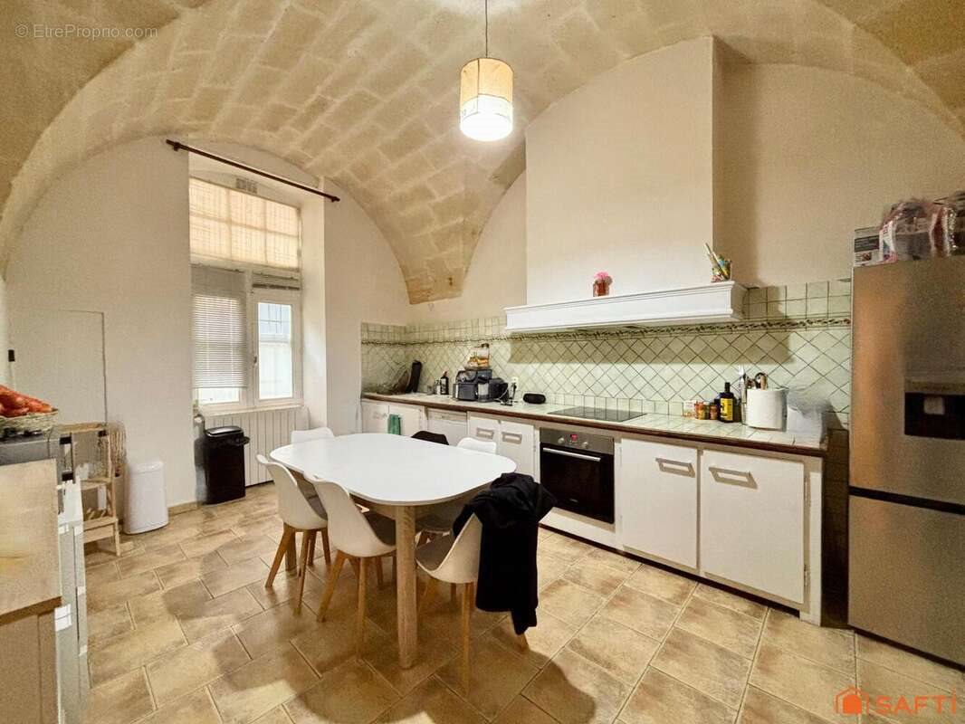 Appartement à vendre, 345m², Beaucaire