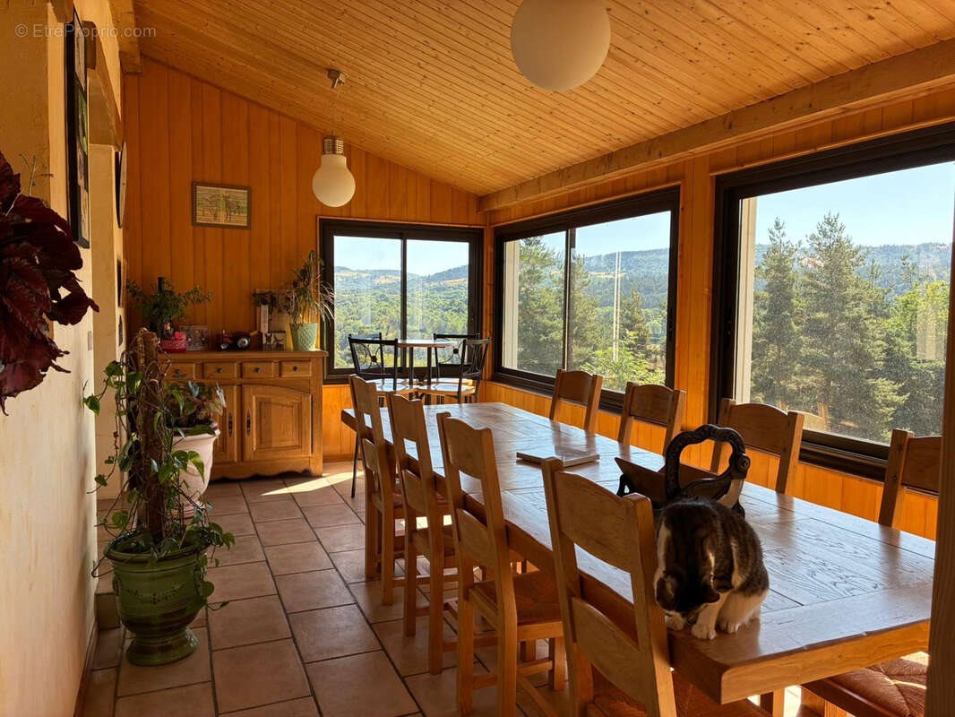 Maison à vendre, 137m², Lespéron