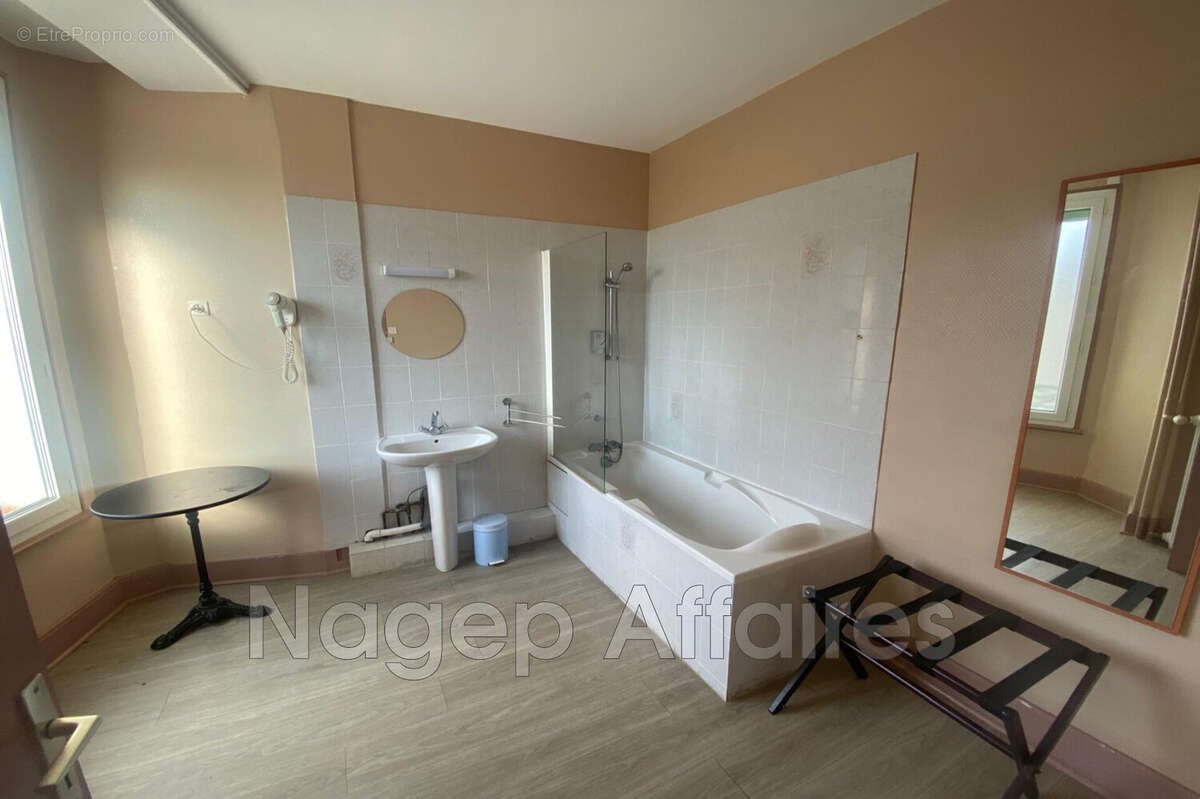 Appartement à vendre, 832m², Varennes-sur-Allier