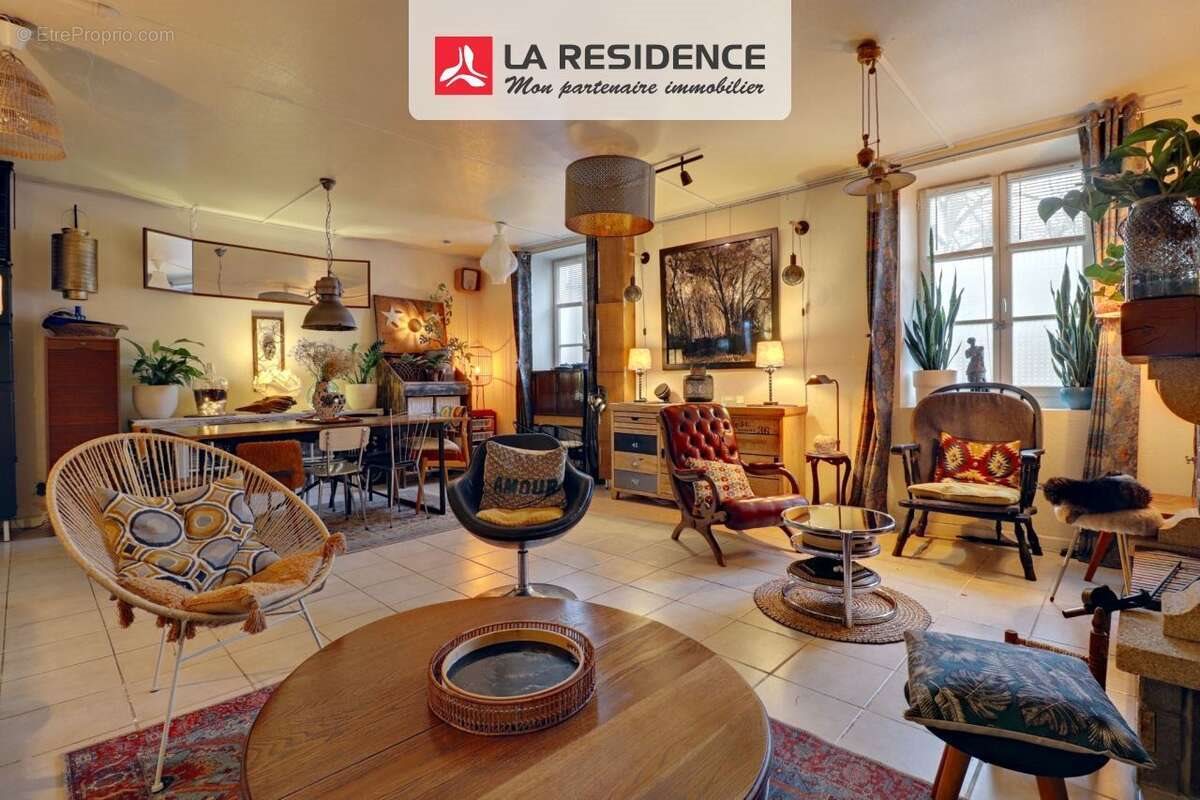 Maison à vendre, 143m², Bû