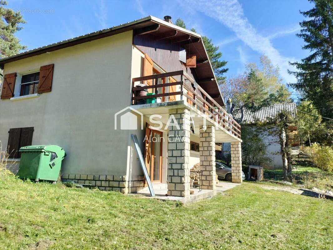 Maison à vendre, 105m², Seyne (Le Grand Puy)