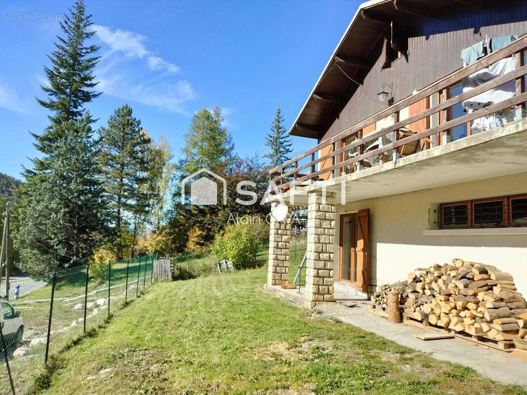 Maison à vendre, 105m², Seyne (Le Grand Puy)