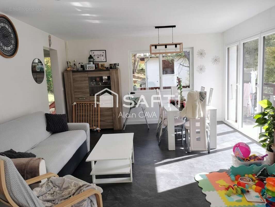 Maison à vendre, 105m², Seyne (Le Grand Puy)