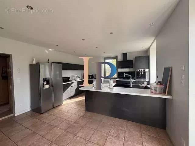 Maison à vendre, 120m², Pouilly-sous-Charlieu