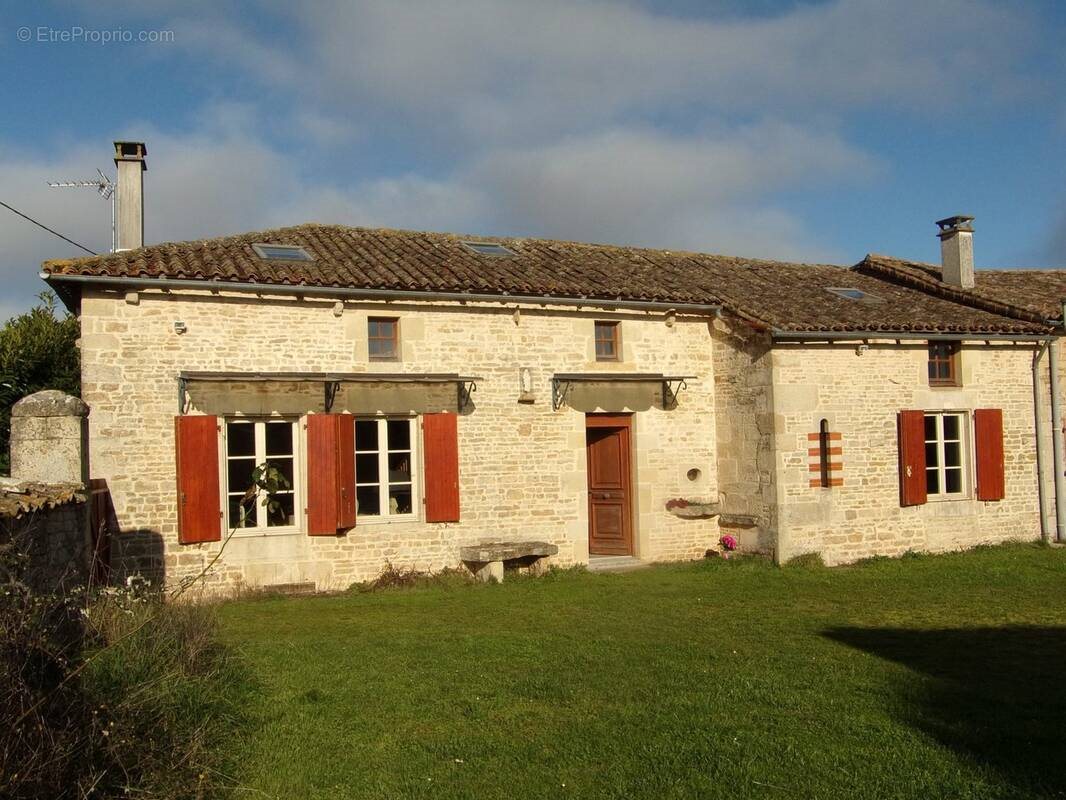 Maison à vendre, 140m², Mairé-Levescault