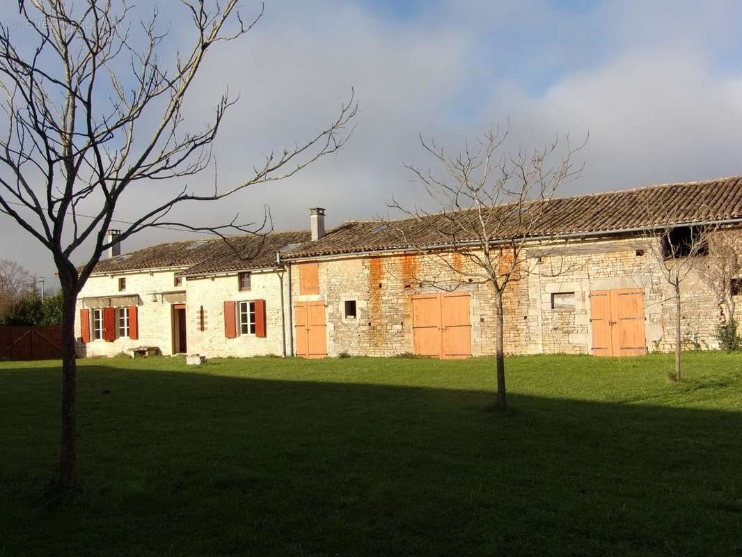 Maison à vendre, 140m², Mairé-Levescault