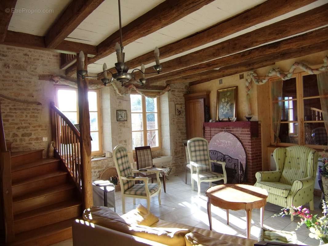 Maison à vendre, 140m², Mairé-Levescault