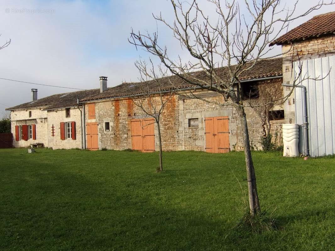 Maison à vendre, 140m², Mairé-Levescault