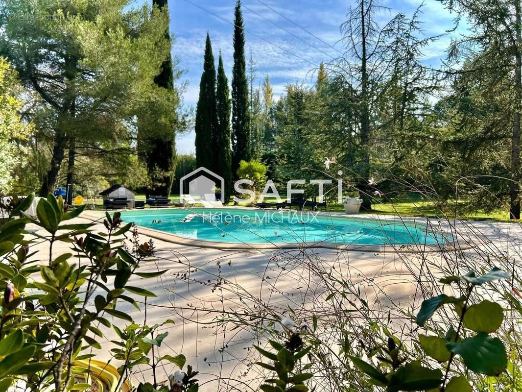 Maison à vendre, 632m², Entraigues-sur-la-Sorgue