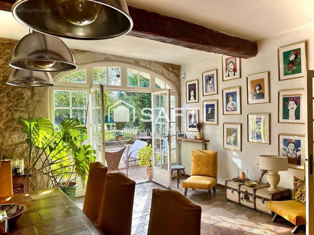 Maison à vendre, 632m², Entraigues-sur-la-Sorgue