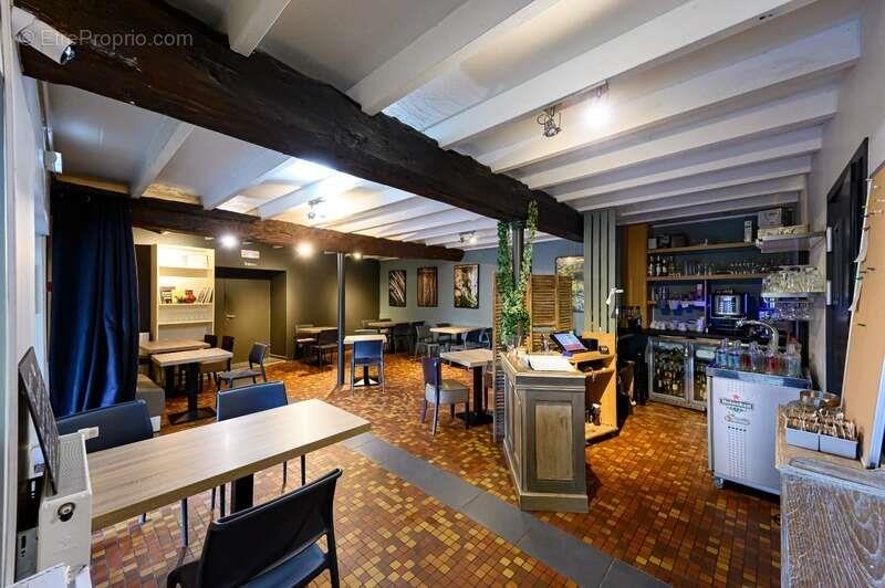 Appartement à vendre, 460m², Ruelle-sur-Touvre