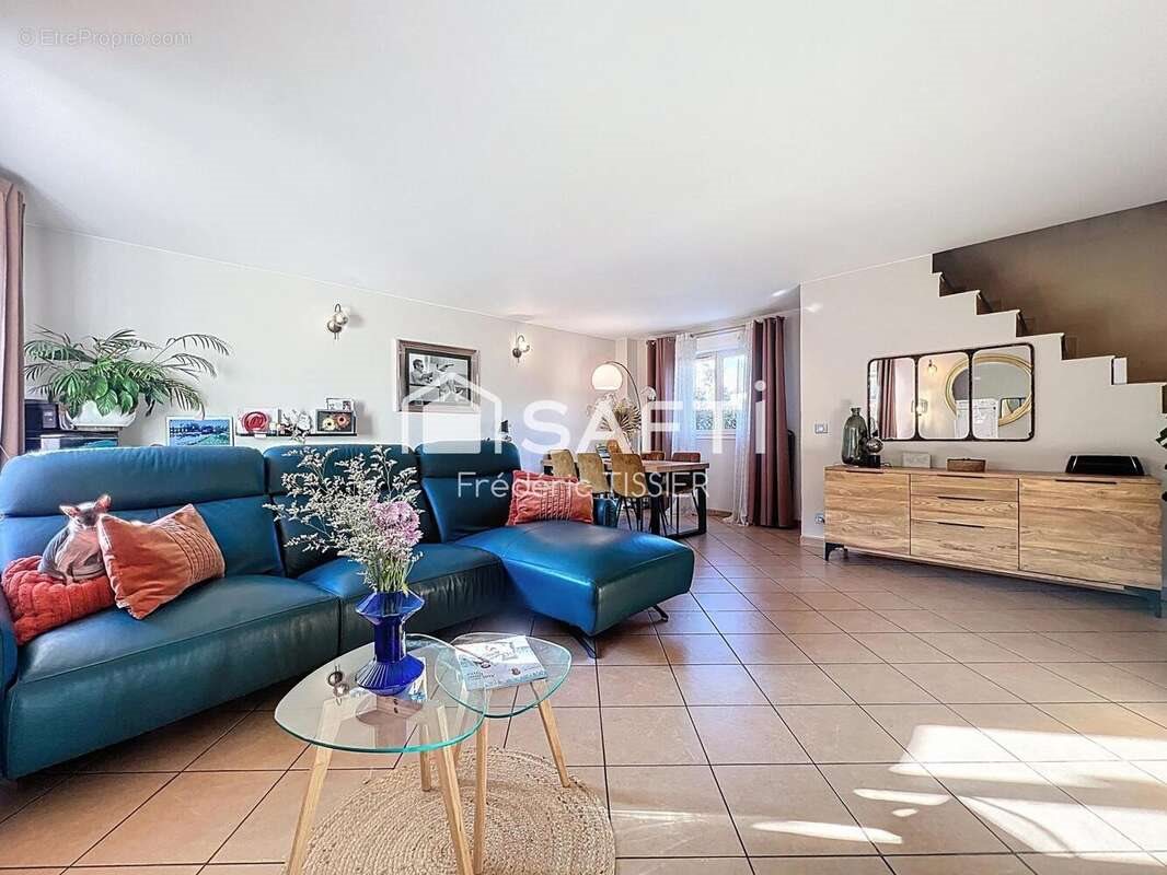 Maison à vendre, 117m², La Roquette-sur-Siagne