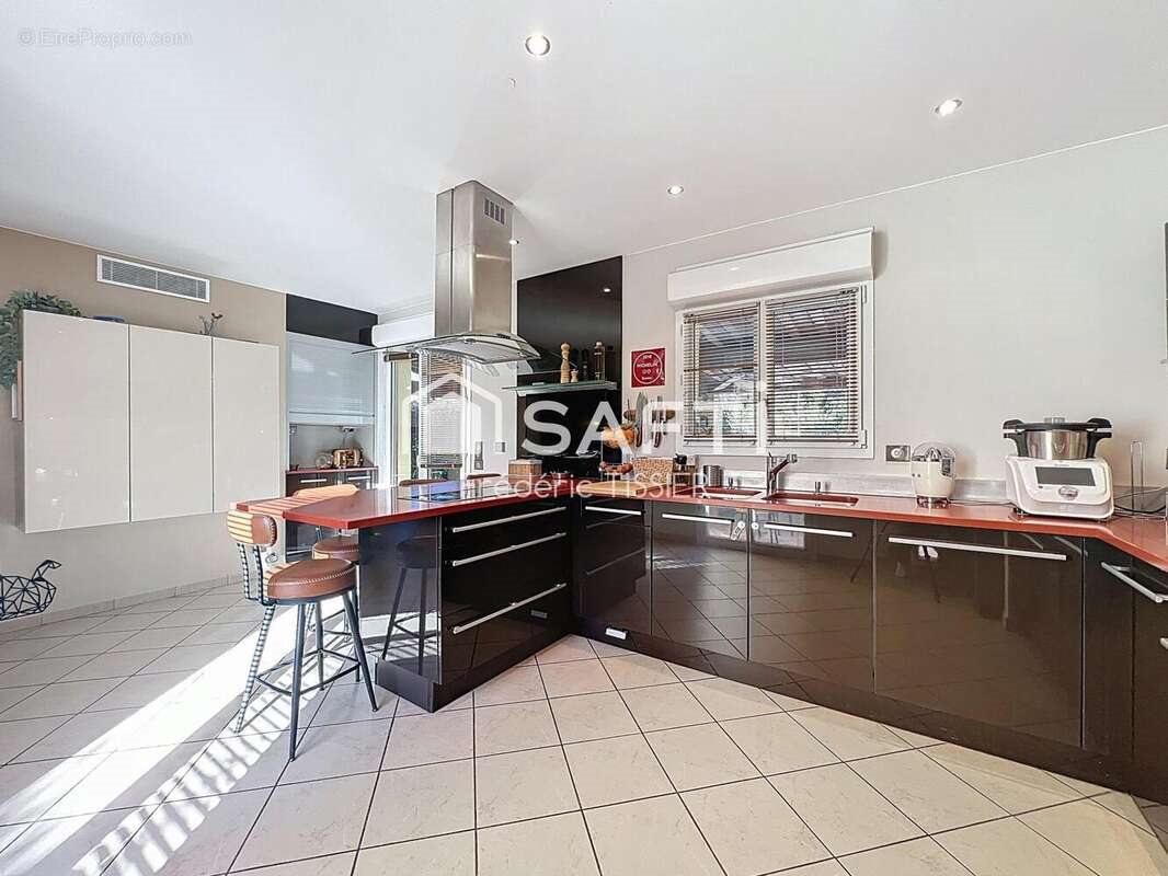 Maison à vendre, 117m², La Roquette-sur-Siagne