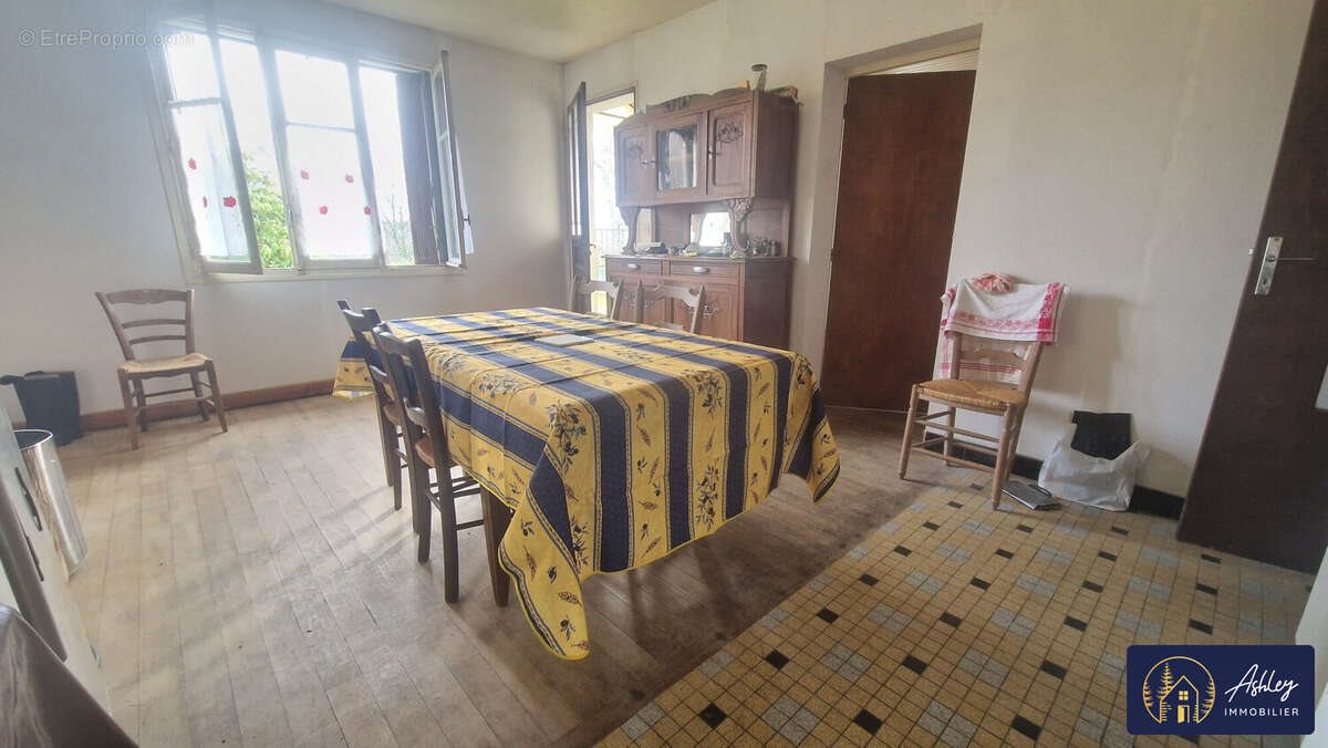 Maison à vendre, 77m², Latronche