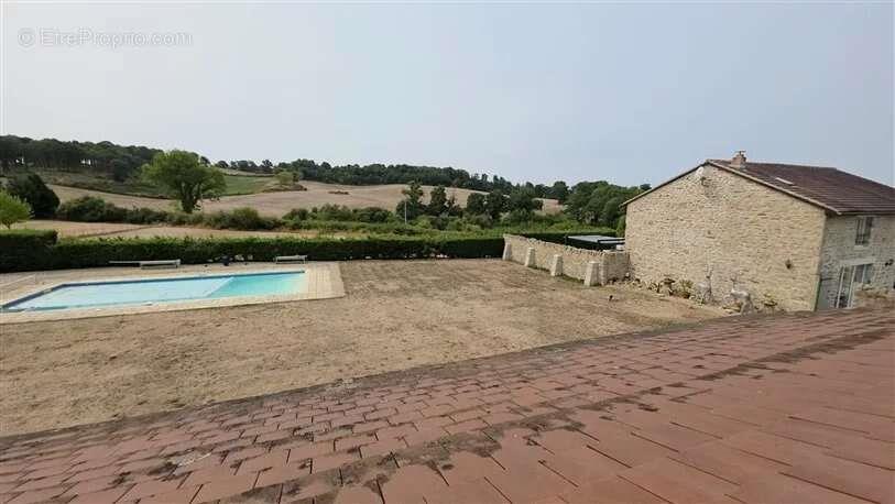 Appartement à vendre, 342m², Dompierre-les-Eglises