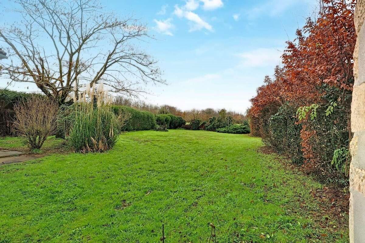 Maison à vendre, 195m², Mairé-Levescault