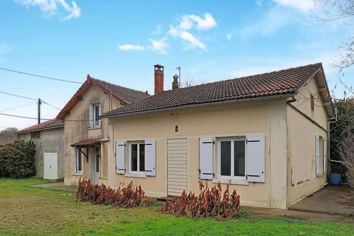 Maison à vendre, 195m², Mairé-Levescault