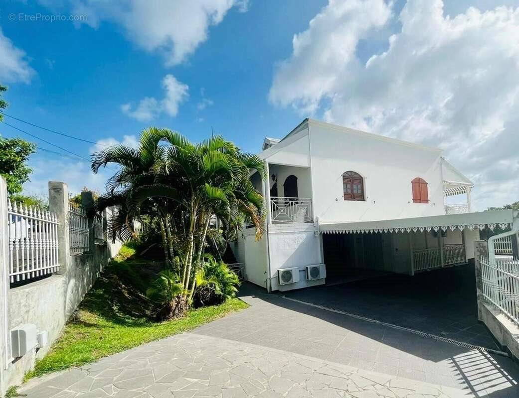 Maison à vendre, 400m², Le Lamentin