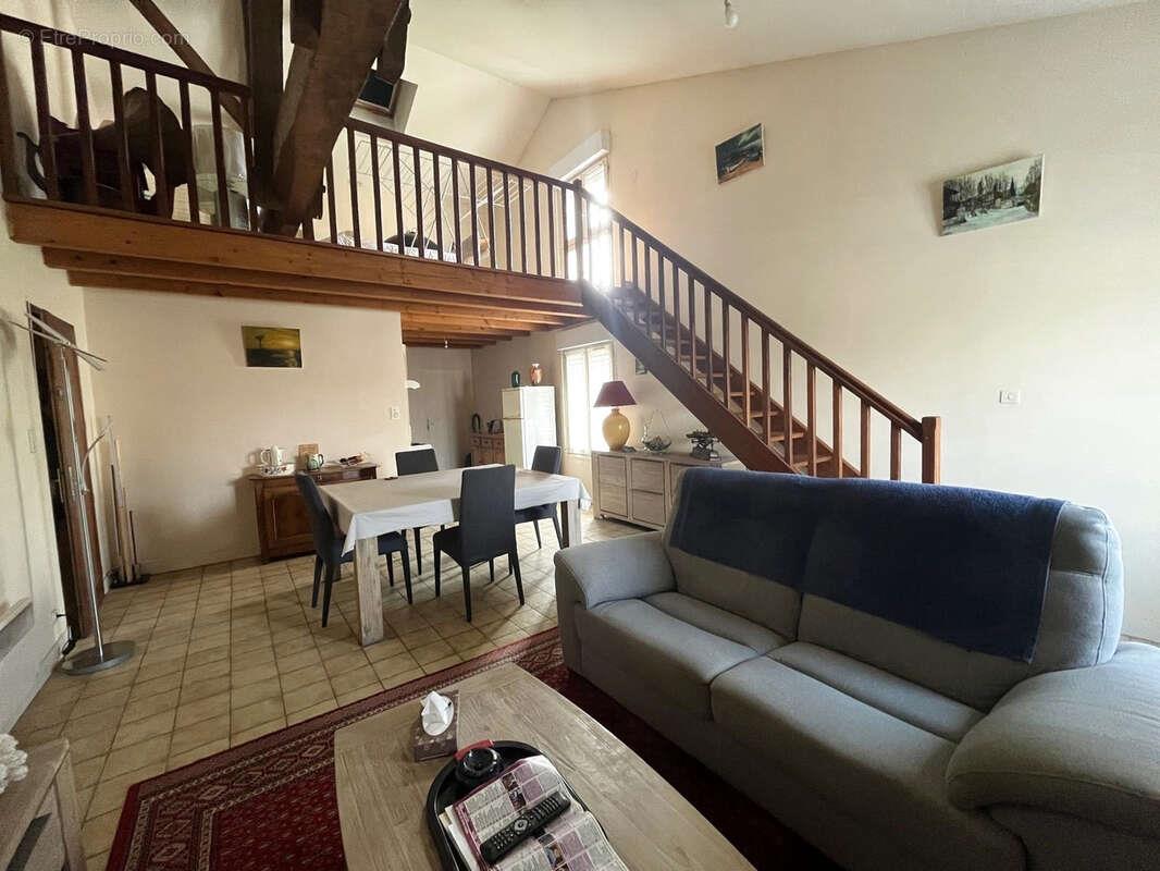 Appartement à vendre, 300m², Ruelle-sur-Touvre