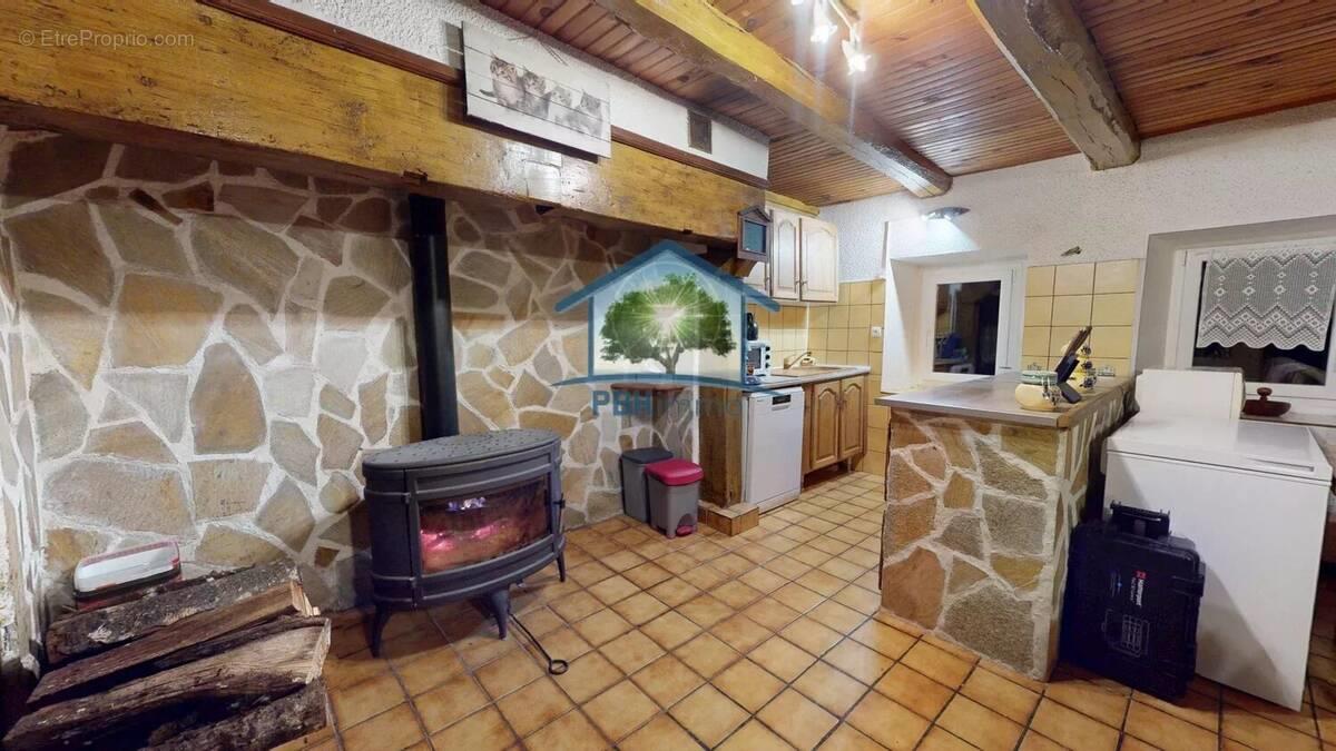 Maison à vendre, 107m², Bourg-Lastic