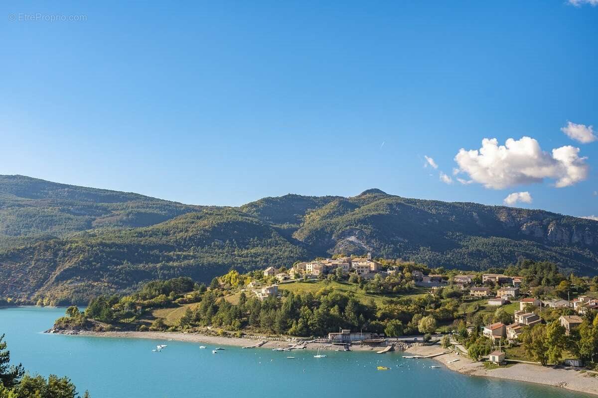 Appartement à vendre, 66m², Saint-Julien-du-Verdon