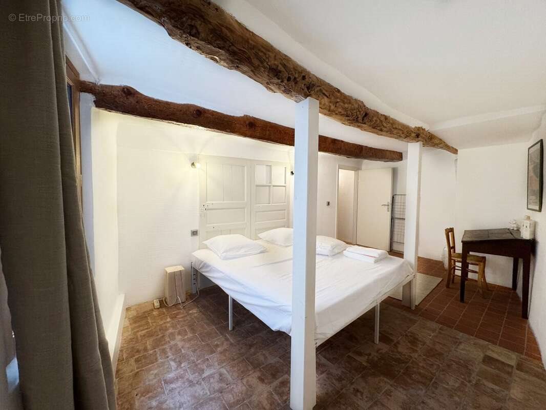 Appartement à vendre, 66m², Saint-Julien-du-Verdon