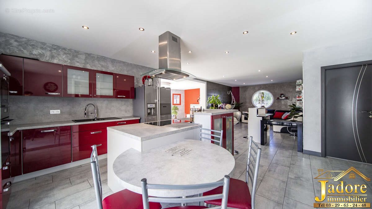 Maison à vendre, 238m², Anould