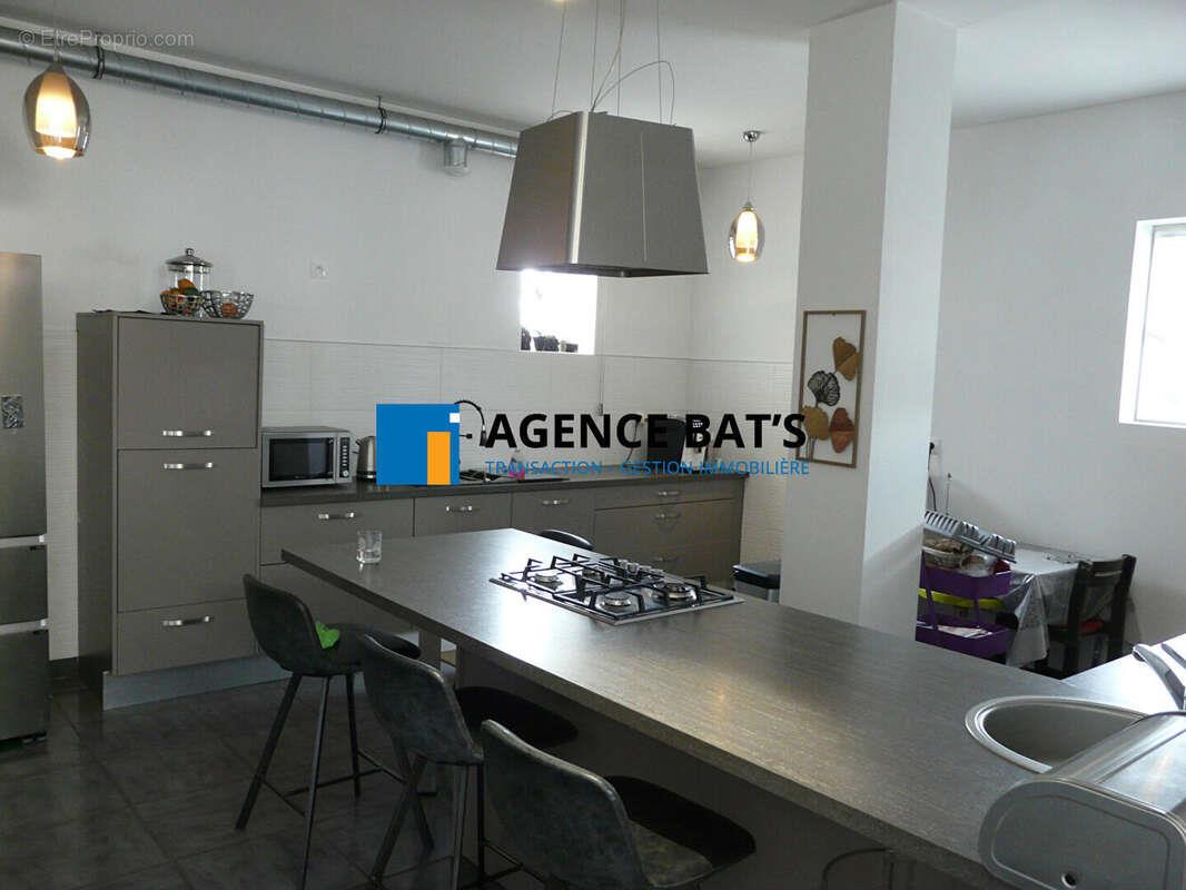 Appartement à vendre, 170m², Saint-Genest-Lerpt