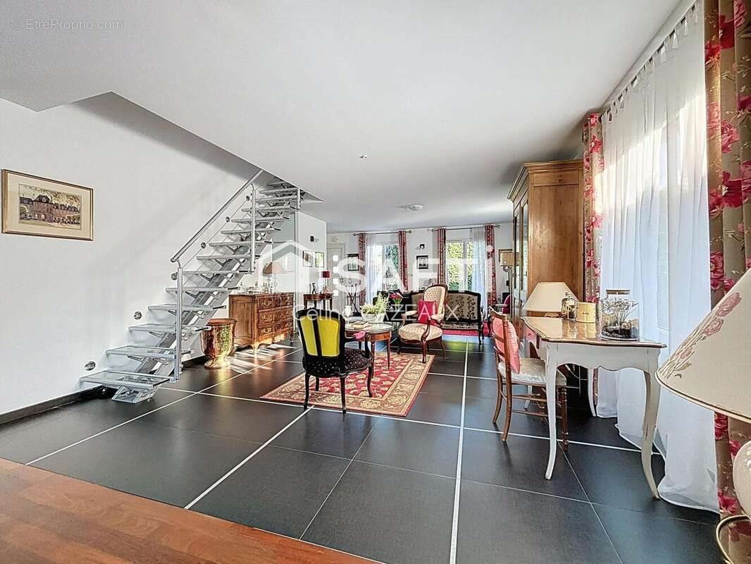 Maison à vendre, 175m², Le Haillan