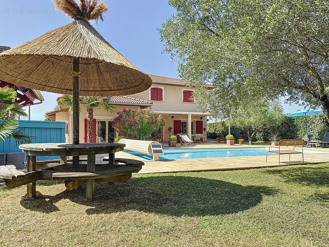 Maison à vendre, 224m², Ussac