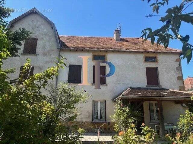 Maison à vendre, 152m², Pouilly-sous-Charlieu