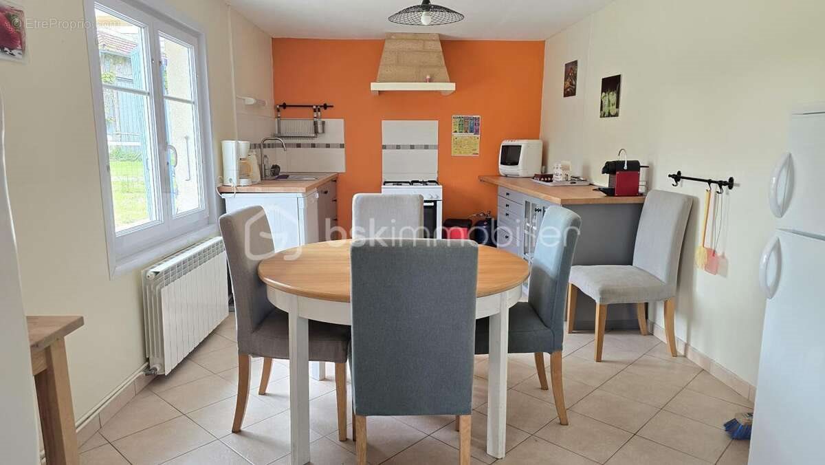 Maison à vendre, 400m², Saint-Simon-de-Bordes