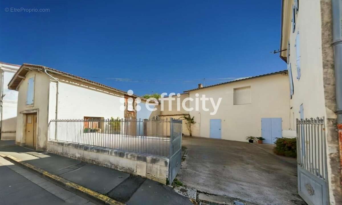 Appartement à vendre, 327m², Saint-Jean-d'Angély