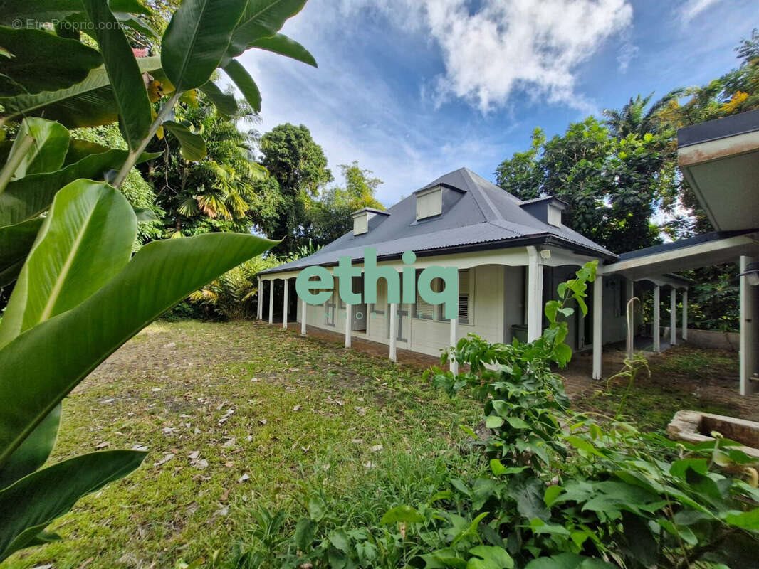 Maison à vendre, 200m², Gourbeyre