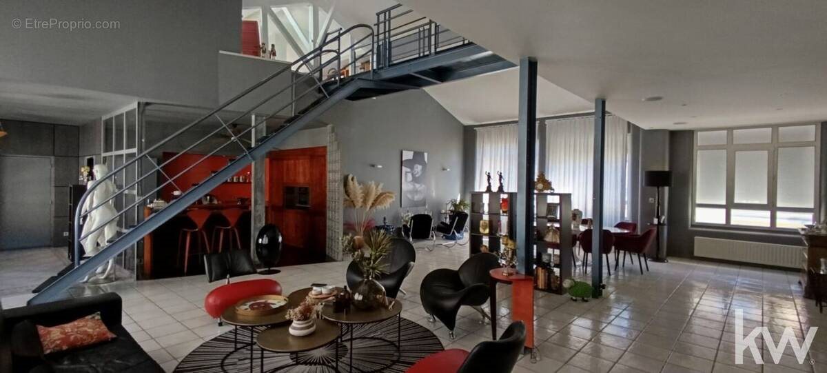 Appartement à vendre, 217m², Saint-Etienne