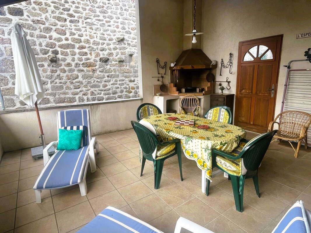 Maison à vendre, 63m², Lespéron