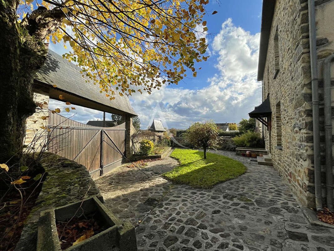 Maison à vendre, 149m², Le Genest-Saint-Isle