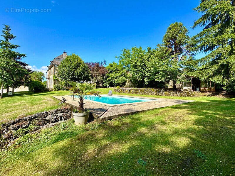 Maison à vendre, 415m², La Chapelle-aux-Saints