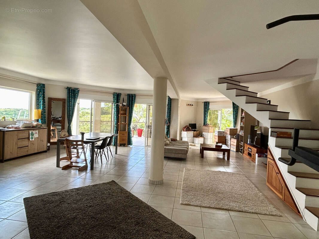 Maison à vendre, 190m², L'Étang-Salé