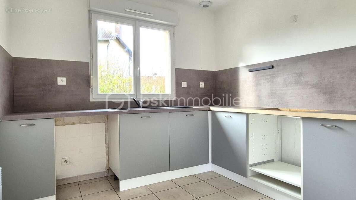 Maison à vendre, 79m², Charmes