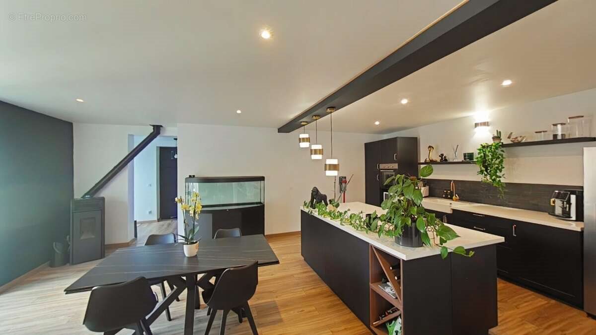 Appartement à vendre, 171m², Saint-Marcellin-en-Forez