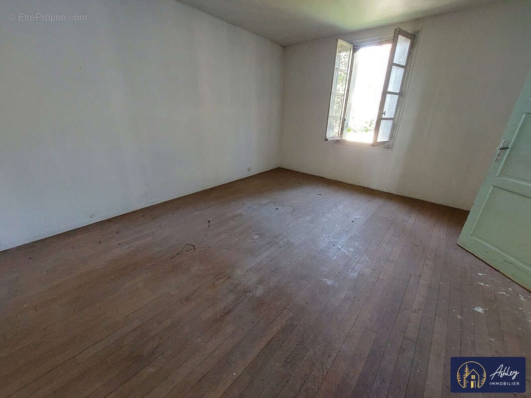 Appartement à vendre, 303m², Neuvic