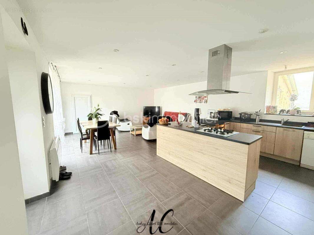 Maison à vendre, 106m², Miré