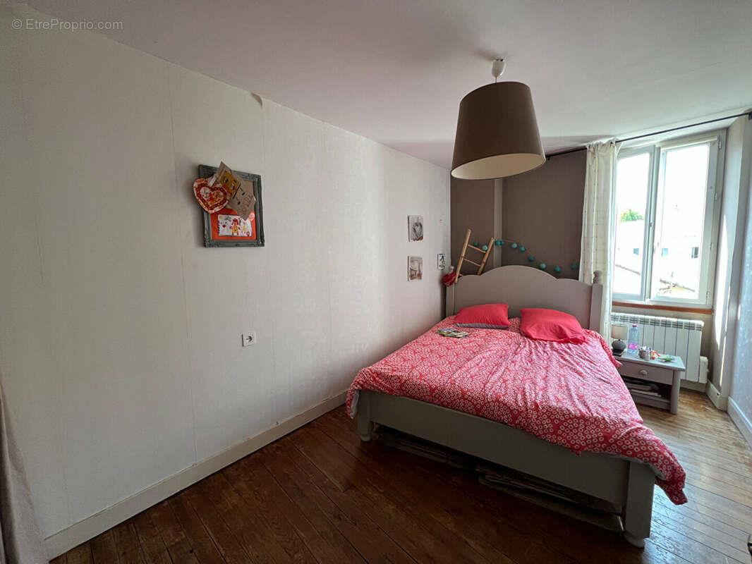 Appartement à vendre, 215m², Ruelle-sur-Touvre