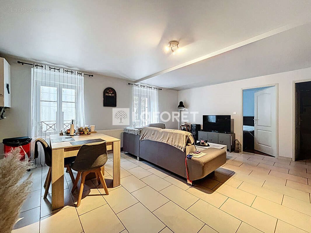 Appartement à vendre, 395m², Neufchâteau