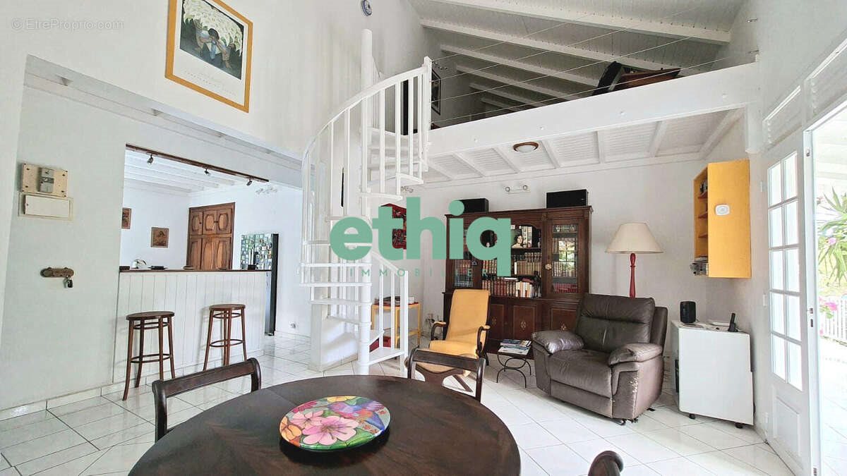 Maison à vendre, 155m², Le Lamentin